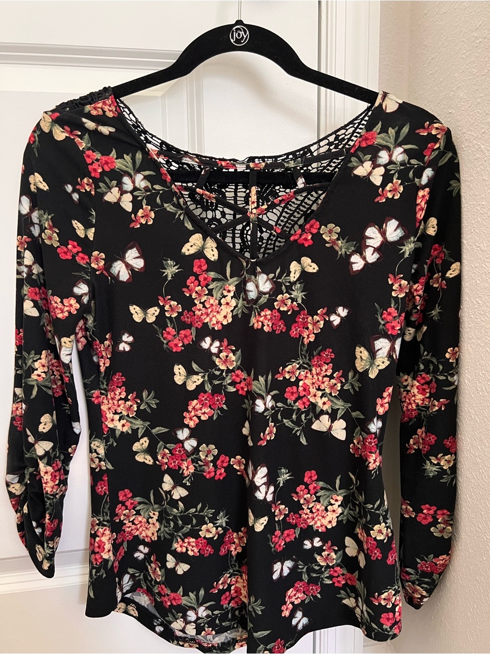 No Boundaries Floral Butterfly Crisscross Neck Top - Medium